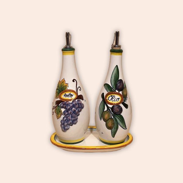 SET OF 2 BOTTLES CM.25H, OIL AND BALSAMIC/VINEGAR DESIGN: OLIVES AND GRAPE IN 3D.,WITH TRAY
